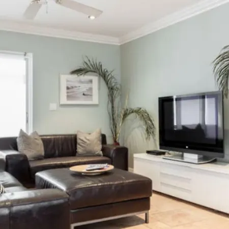 Comfortable Home, 7 Min Walk To Beach, Hot Tub,